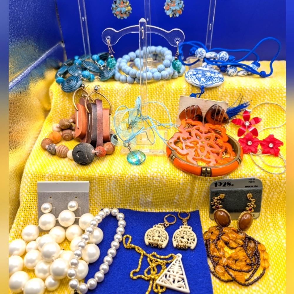 A518   Ten Necklace & Pierced Earring Sets
